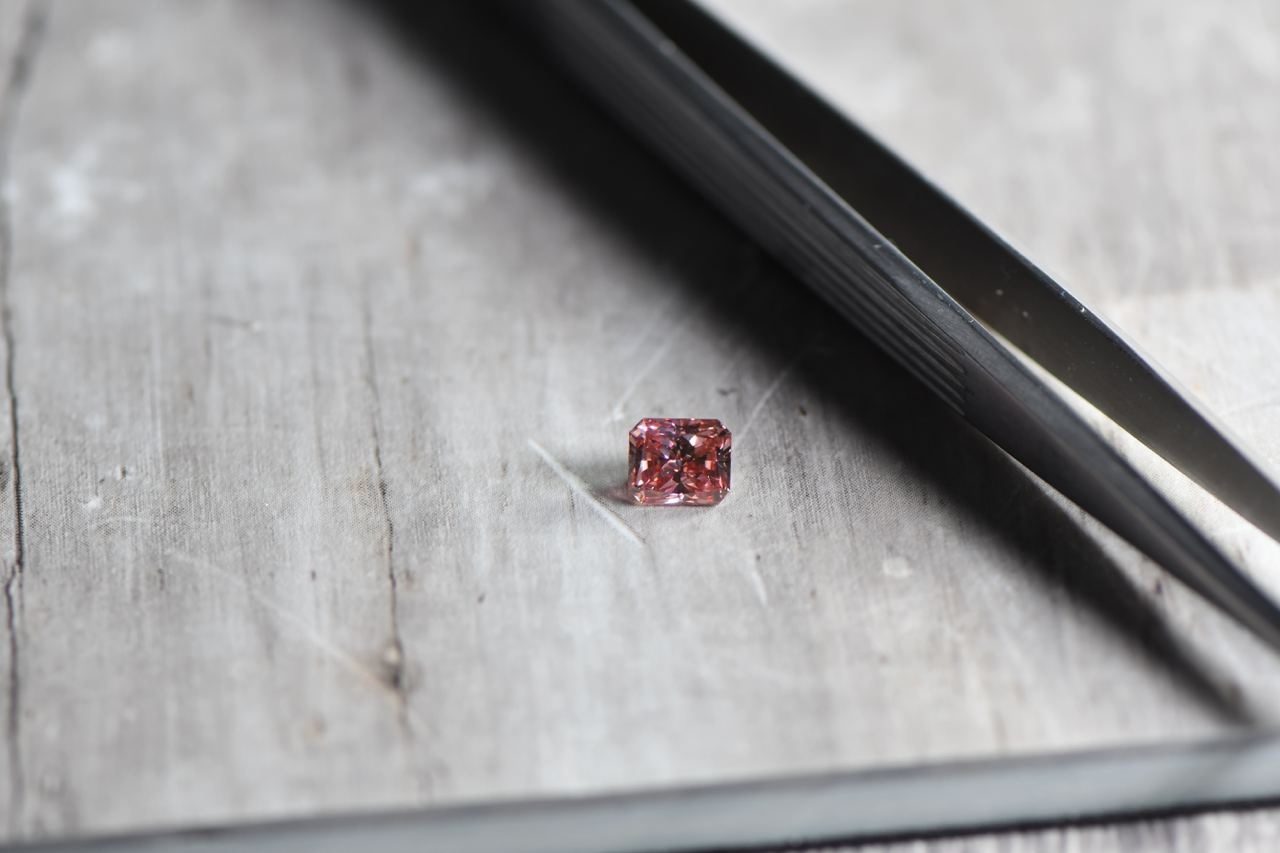 Natürlicher Fancy Pink Diamant in Brillantschliff