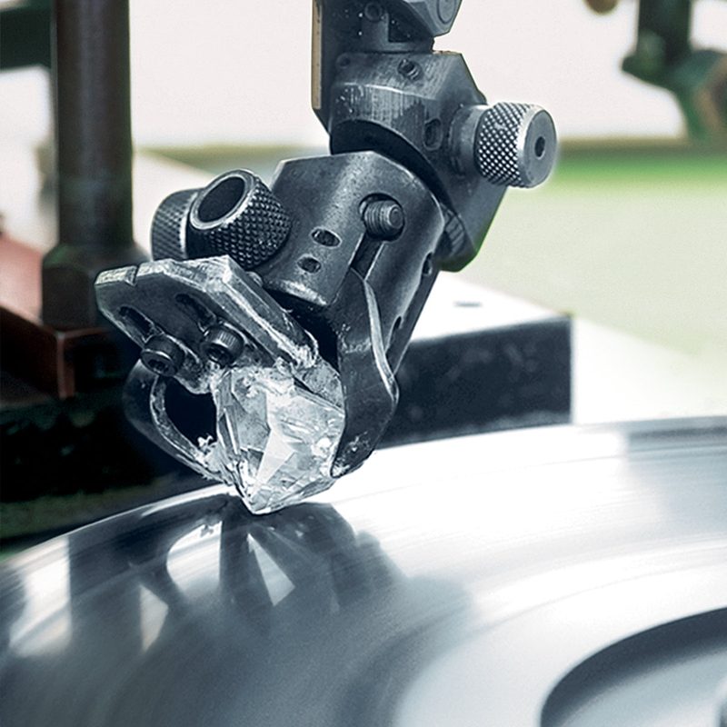 Rohdiamant in der Manufaktur