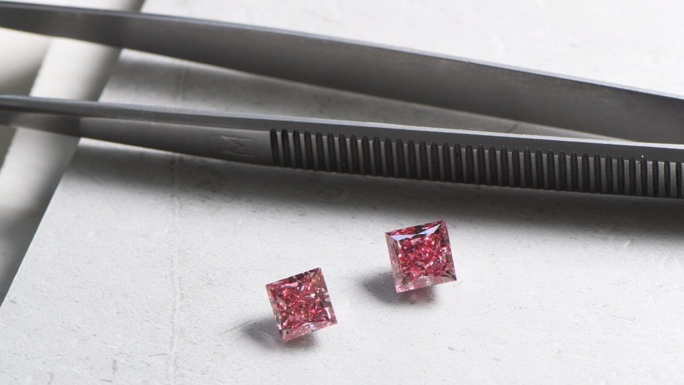 Zwei natürliche pinkfarbene Diamanten